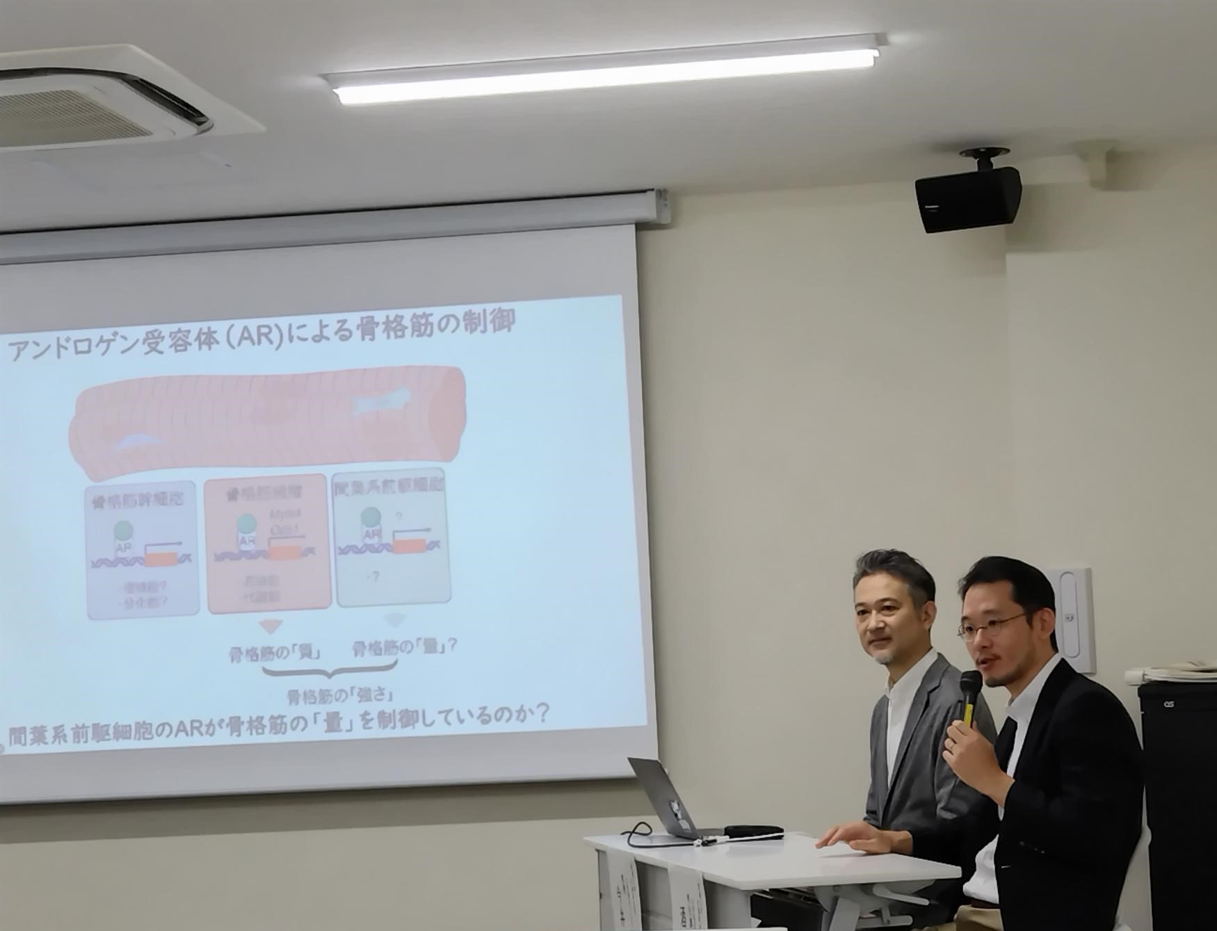 イメージ：記者説明会を行う今井祐記教授（左）と酒井大史特任講師（右）