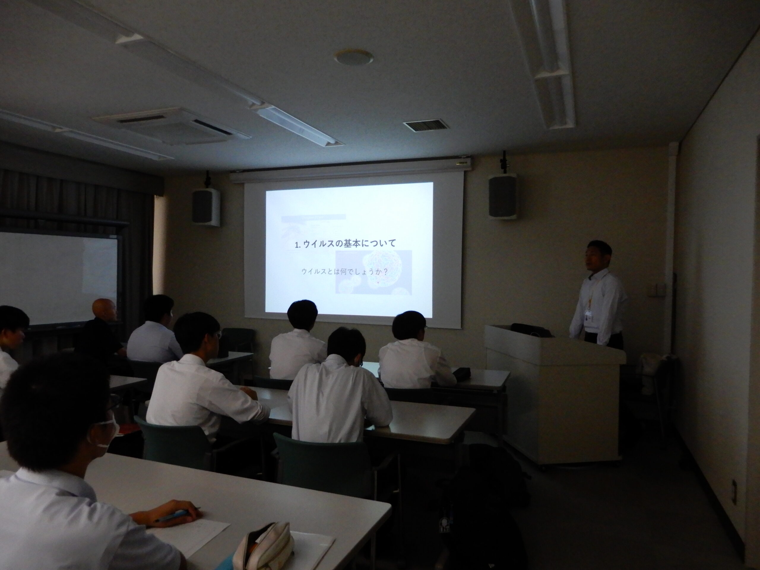 高橋宏隆准教授による講義の様子