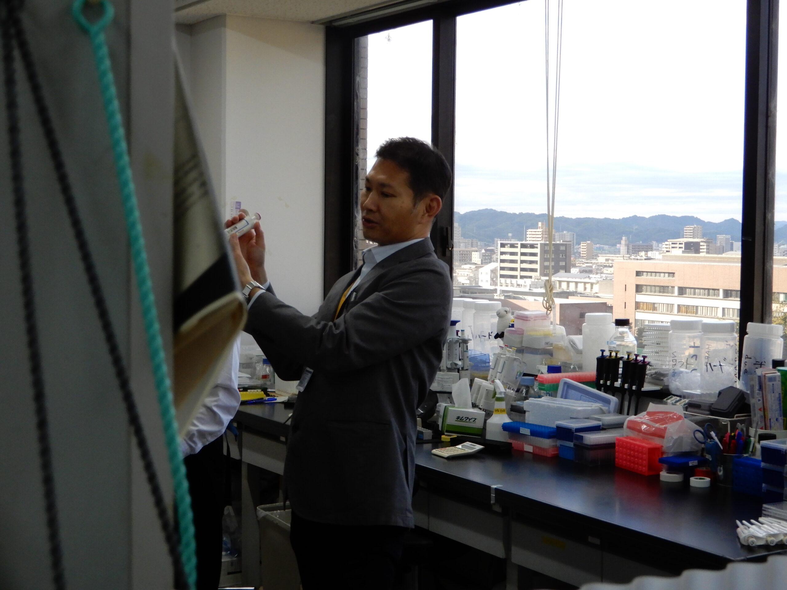 イメージ：高橋宏隆准教授による講義の様子