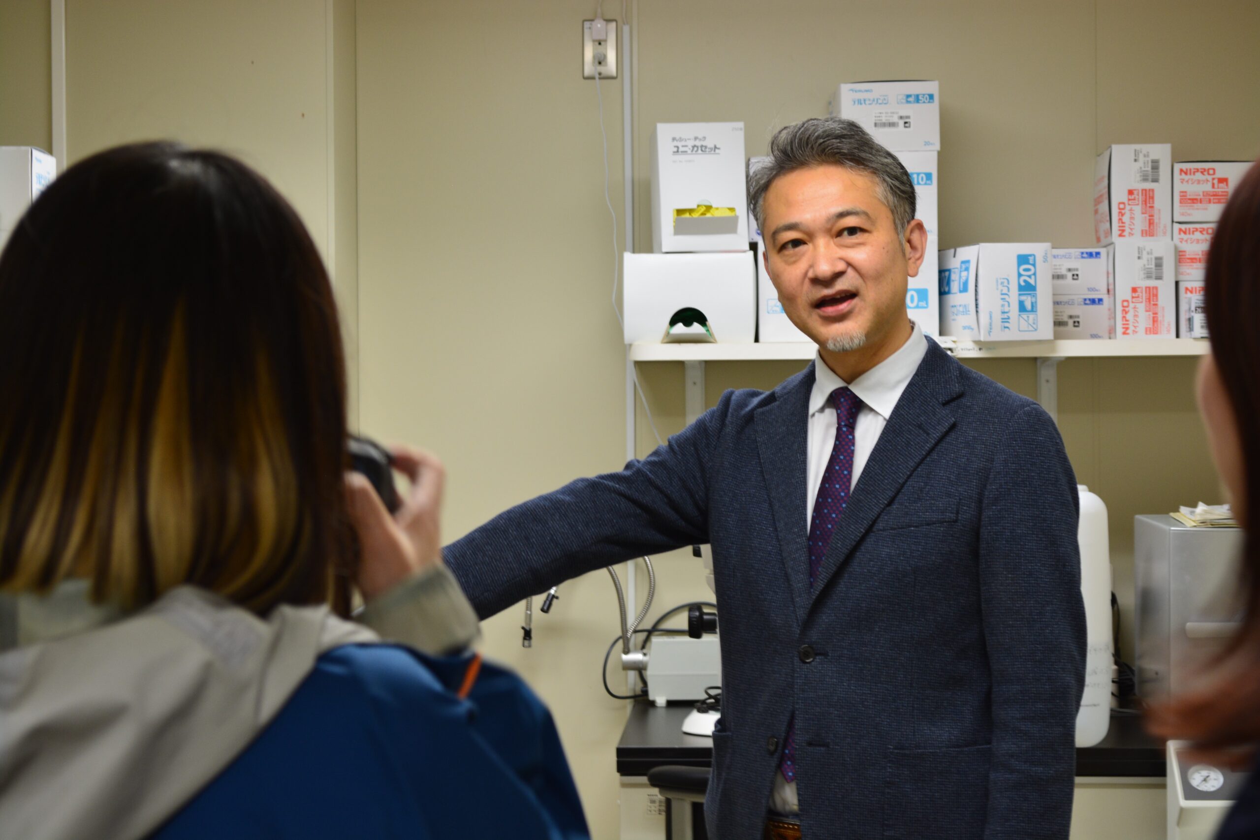 ラボ見学ツアーの様子