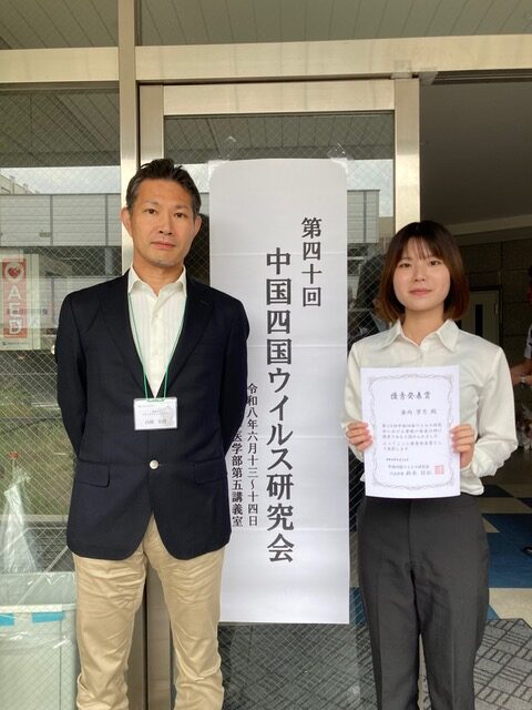 イメージ：　　　　受賞した壷内葉月さん（右）
