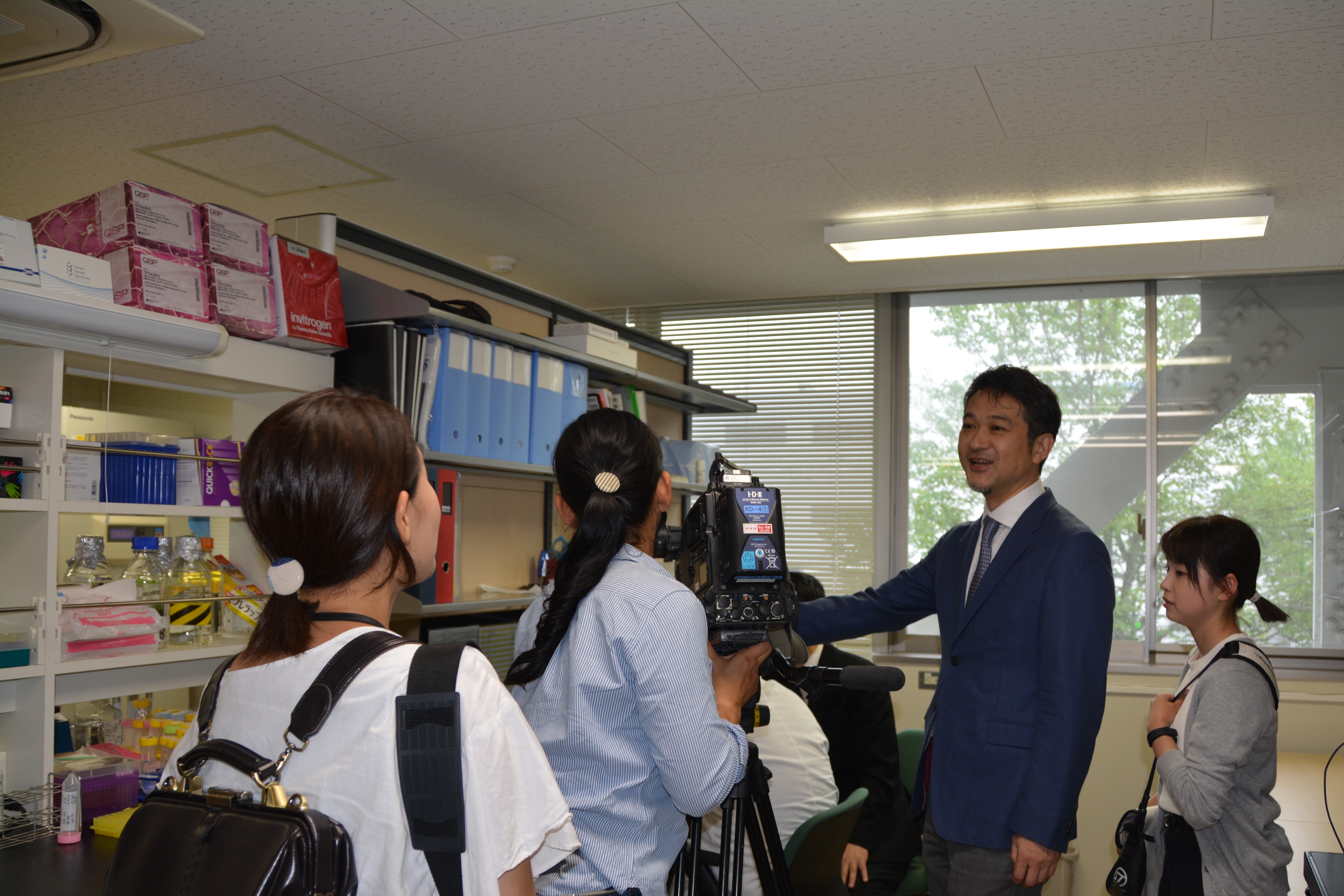 実験室見学の様子