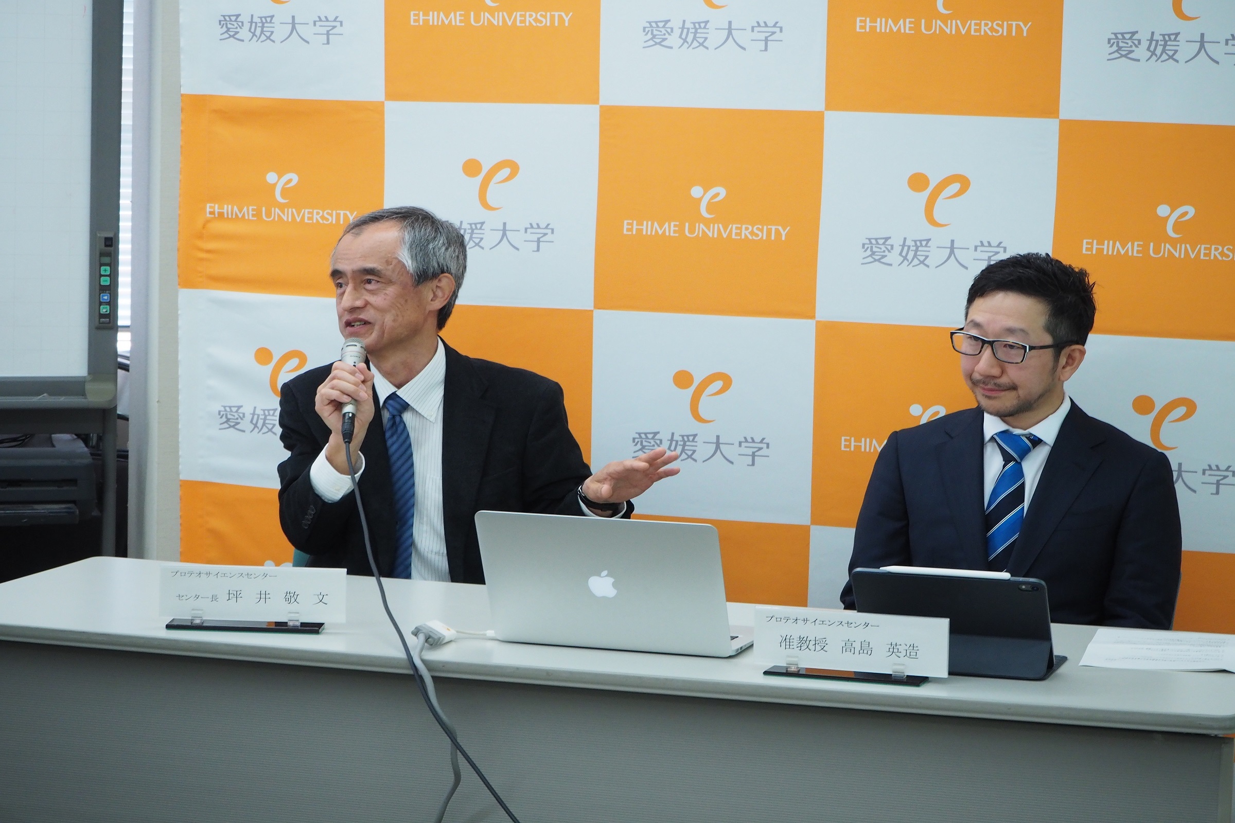 プロジェクトについて説明する坪井センター長と高島准教授