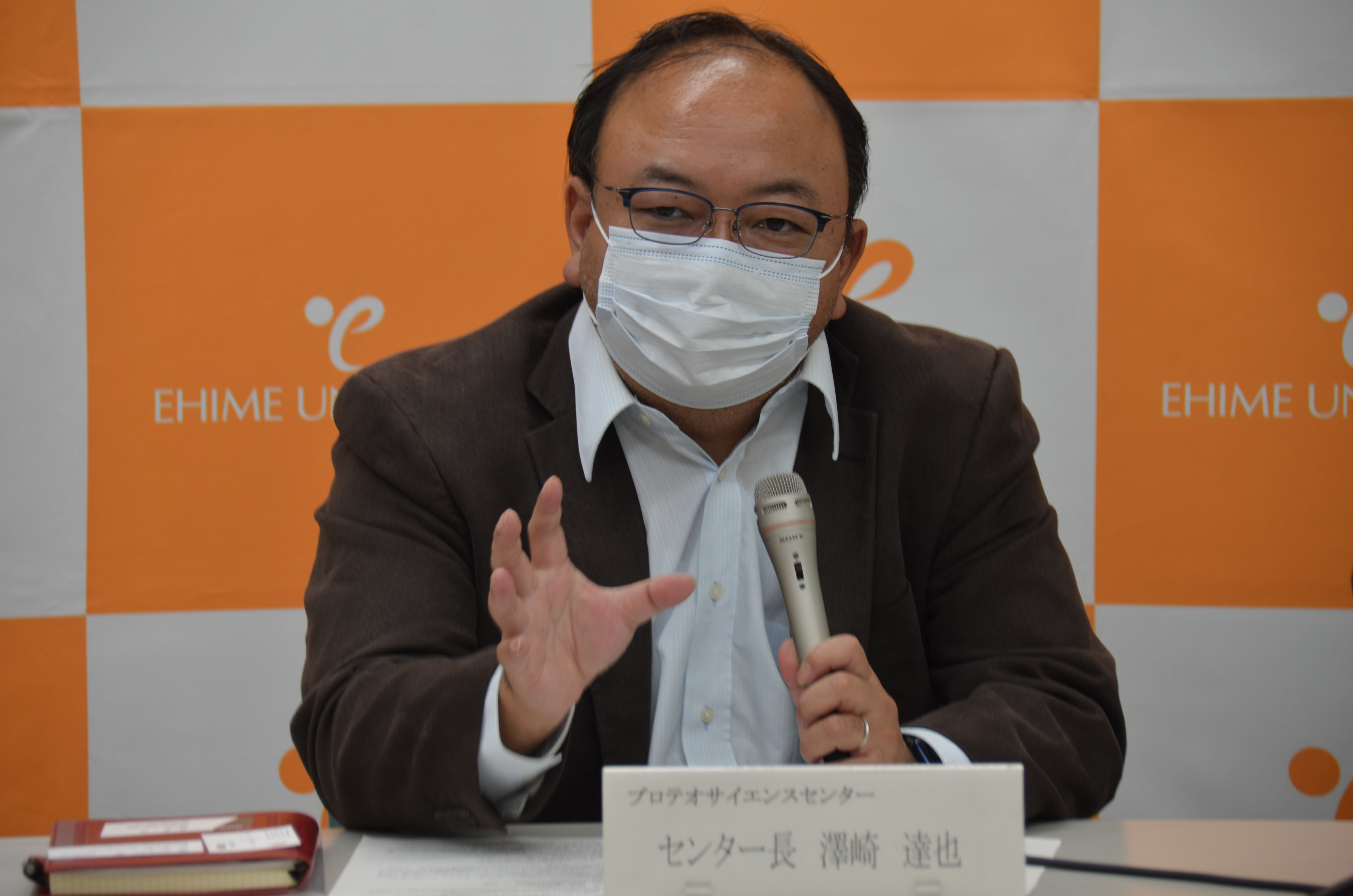 プロジェクトについて説明する澤崎達也センター長