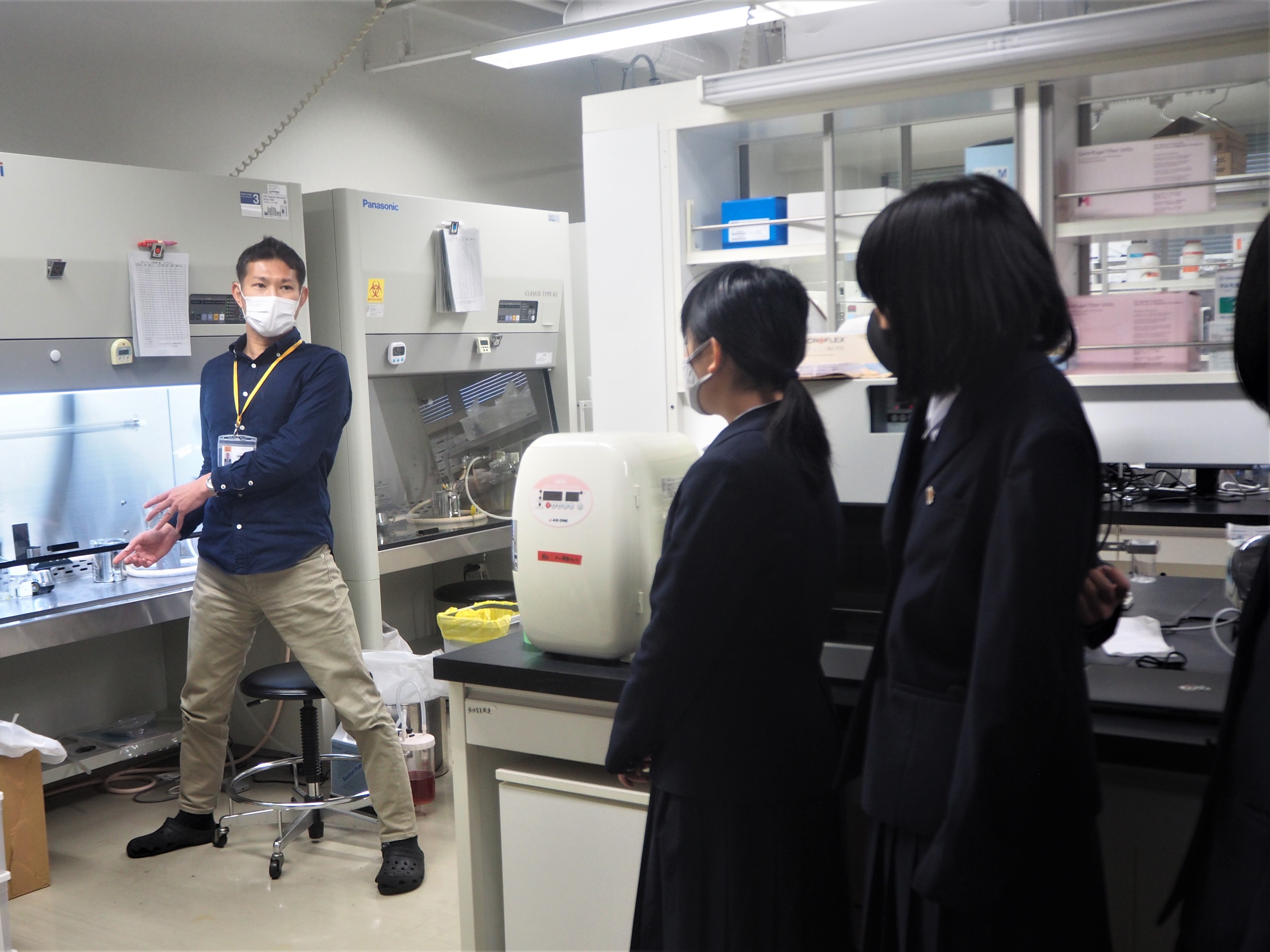 研究室見学の様子